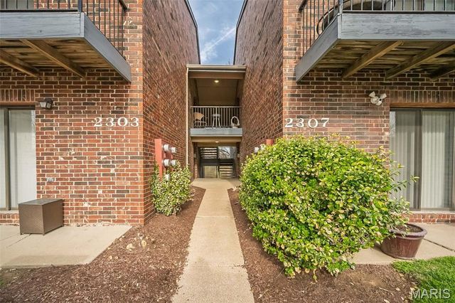 2303 Kratky Road B, St Louis, MO 63114