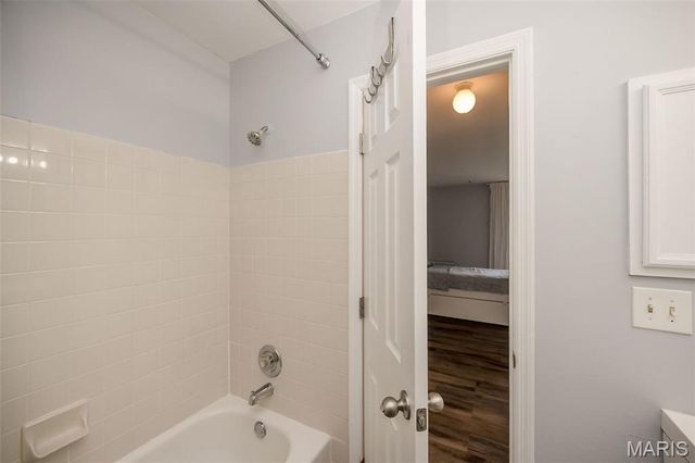 2303 Kratky Road B, St Louis, MO 63114