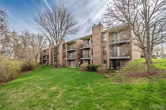 2303 Kratky Road B, St Louis, MO 63114