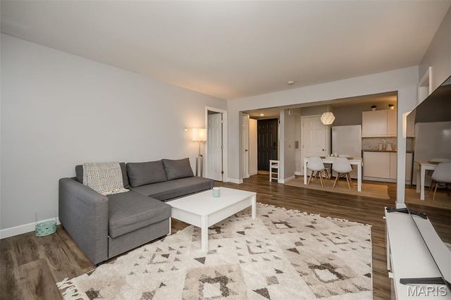 2303 Kratky Road B, St Louis, MO 63114