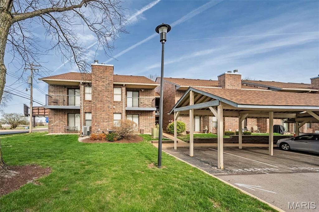 2303 Kratky Road B, St Louis, MO 63114