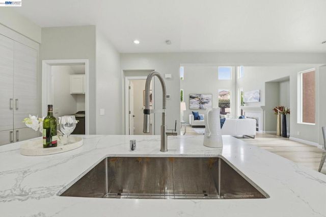 32501 Carmel Way, Union City, CA 94587