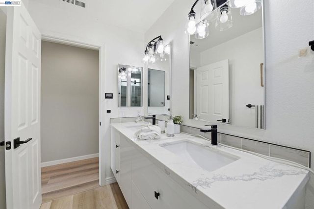 32501 Carmel Way, Union City, CA 94587