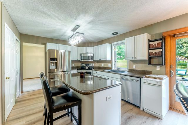 3096 Copper Oaks Draw, Woodbury, MN 55125
