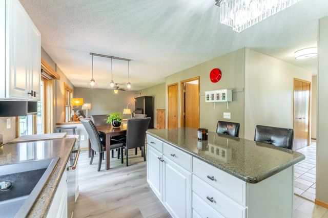 3096 Copper Oaks Draw, Woodbury, MN 55125
