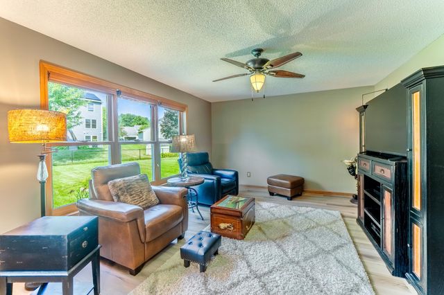 3096 Copper Oaks Draw, Woodbury, MN 55125