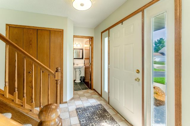 3096 Copper Oaks Draw, Woodbury, MN 55125