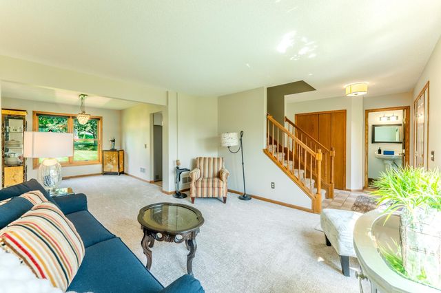 3096 Copper Oaks Draw, Woodbury, MN 55125
