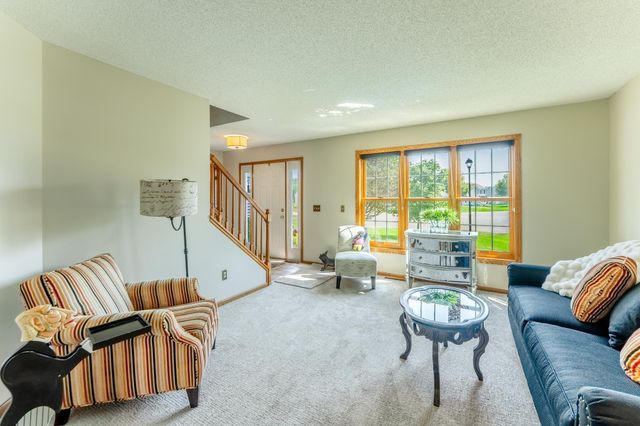 3096 Copper Oaks Draw, Woodbury, MN 55125