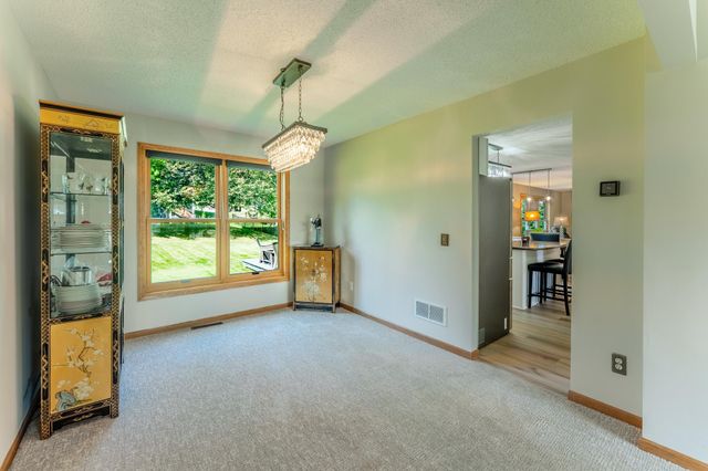 3096 Copper Oaks Draw, Woodbury, MN 55125