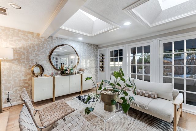 6824 Winterwood Lane, Dallas, TX 75248