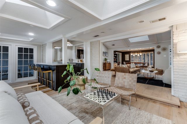 6824 Winterwood Lane, Dallas, TX 75248