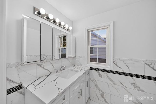 184 Green Street, Woodbridge Proper, NJ 07095