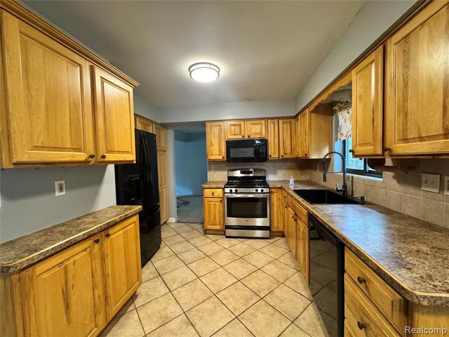 13305 Crane Ridge Drive, Fenton, MI 48430