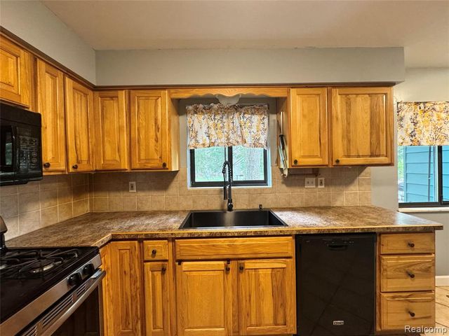 13305 Crane Ridge Drive, Fenton, MI 48430