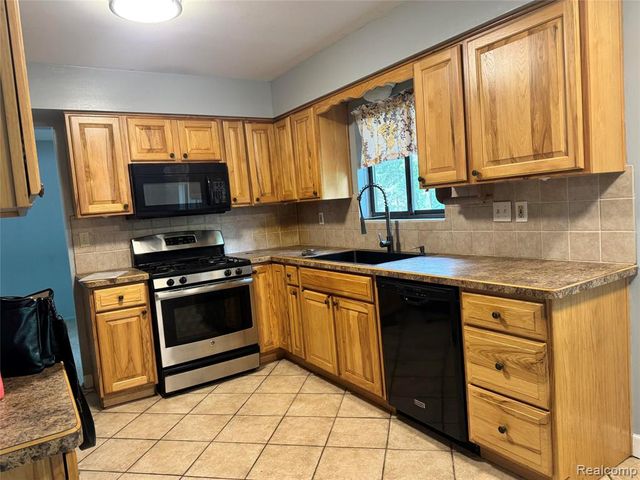 13305 Crane Ridge Drive, Fenton, MI 48430