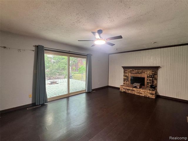 13305 Crane Ridge Drive, Fenton, MI 48430