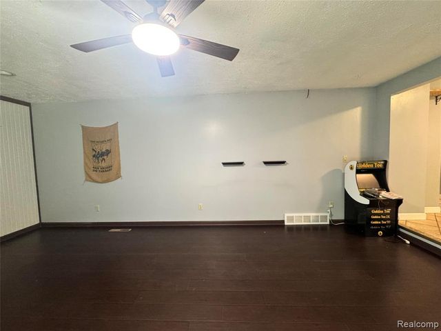 13305 Crane Ridge Drive, Fenton, MI 48430