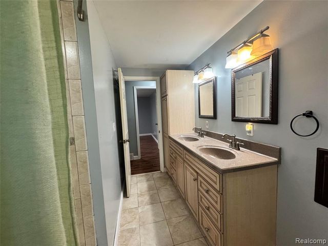 13305 Crane Ridge Drive, Fenton, MI 48430