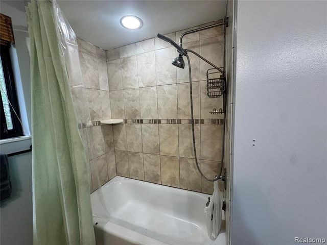 13305 Crane Ridge Drive, Fenton, MI 48430