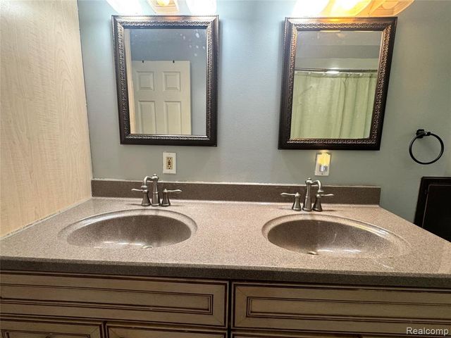 13305 Crane Ridge Drive, Fenton, MI 48430