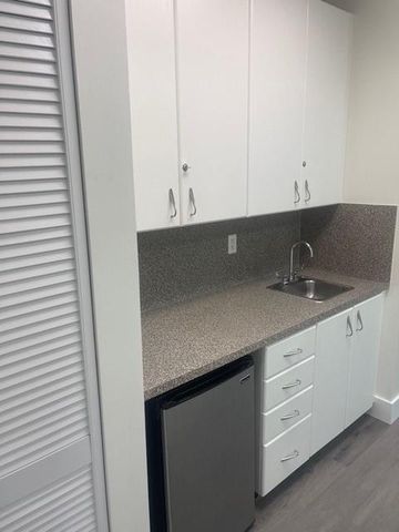 5220 University Drive 109c, Davie, FL 33328