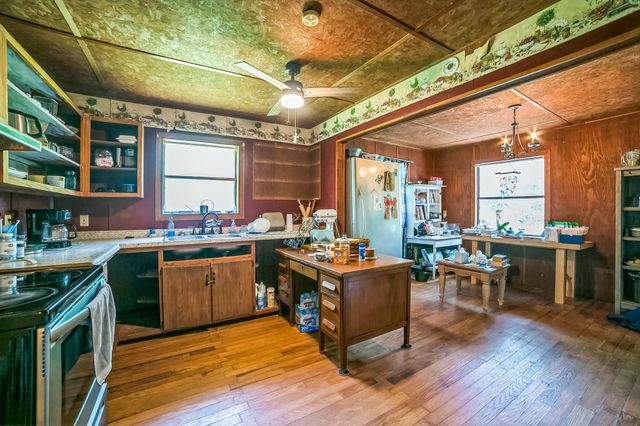 1009 An County Road 477, Palestine, TX 75803