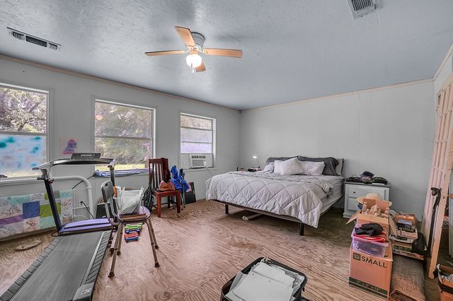 1009 An County Road 477, Palestine, TX 75803
