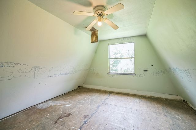 1009 An County Road 477, Palestine, TX 75803