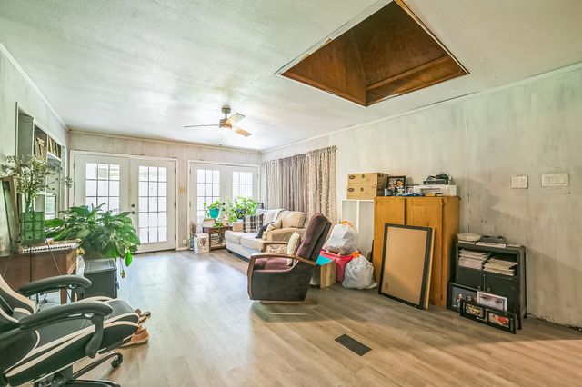 1009 An County Road 477, Palestine, TX 75803