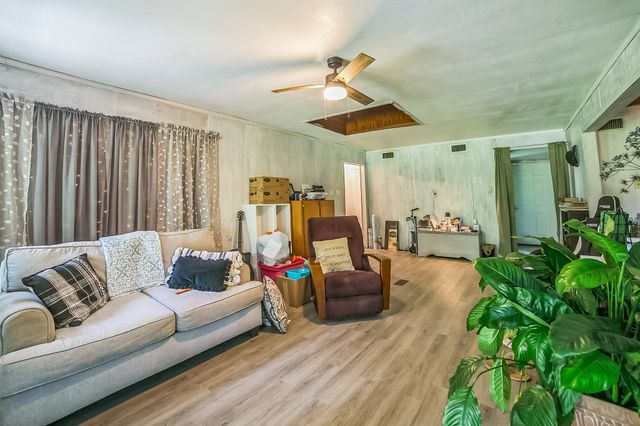 1009 An County Road 477, Palestine, TX 75803