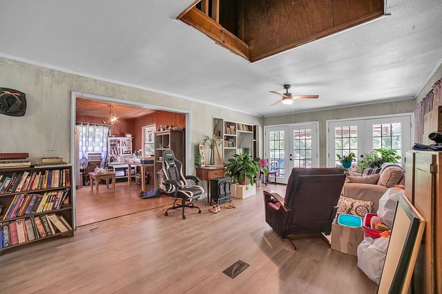 1009 An County Road 477, Palestine, TX 75803