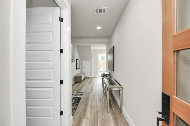 2016 Blodgett Street, Houston, TX 77004