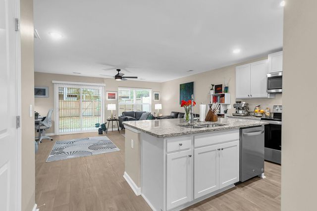 4613 Palm View Circle, North Charleston, SC 29418