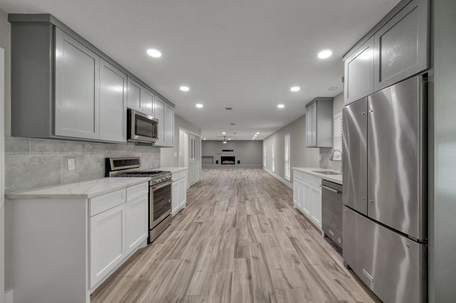 117 Broken Bough Lane, Conroe, TX 77304