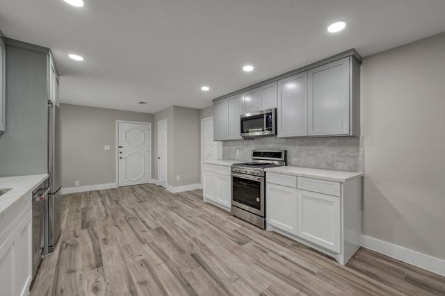 117 Broken Bough Lane, Conroe, TX 77304