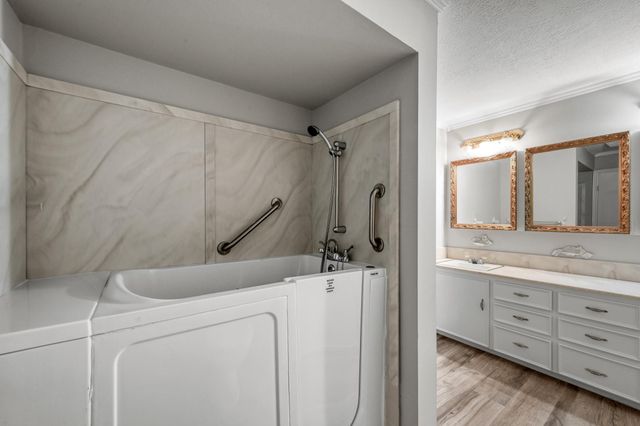 117 Broken Bough Lane, Conroe, TX 77304
