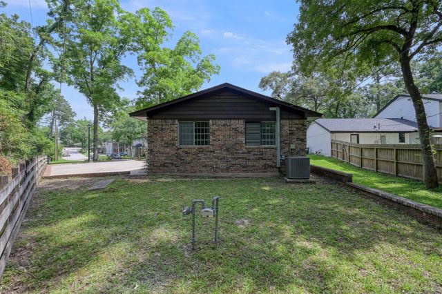 117 Broken Bough Lane, Conroe, TX 77304