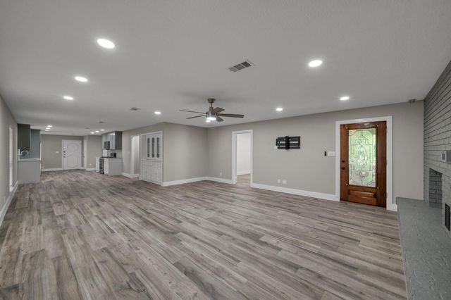 117 Broken Bough Lane, Conroe, TX 77304