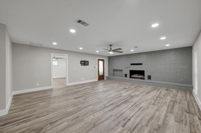 117 Broken Bough Lane, Conroe, TX 77304