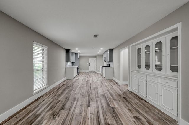 117 Broken Bough Lane, Conroe, TX 77304