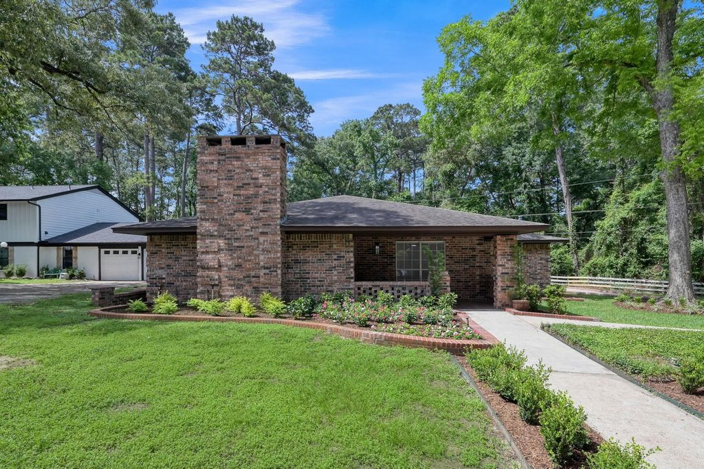 117 Broken Bough Lane, Conroe, TX 77304
