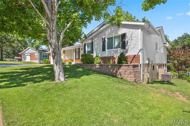 5812 Birch Hollow Drive, St Louis, MO 63129