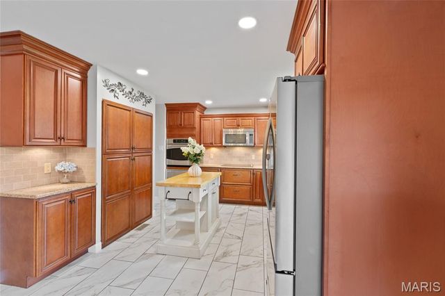5812 Birch Hollow Drive, St Louis, MO 63129