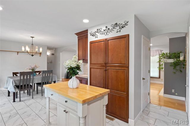 5812 Birch Hollow Drive, St Louis, MO 63129