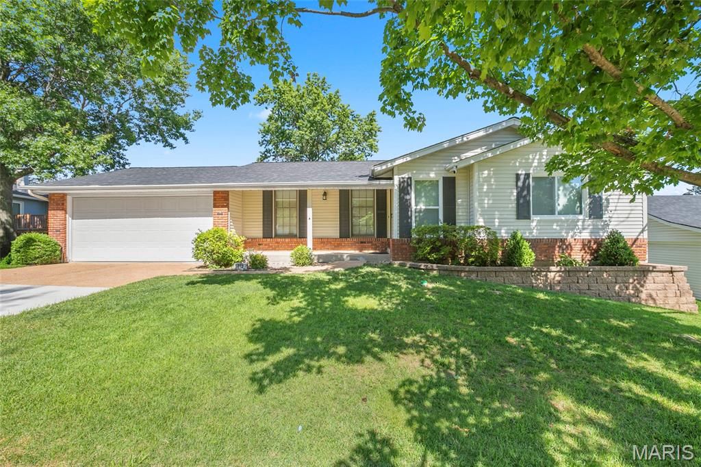 5812 Birch Hollow Drive, St Louis, MO 63129