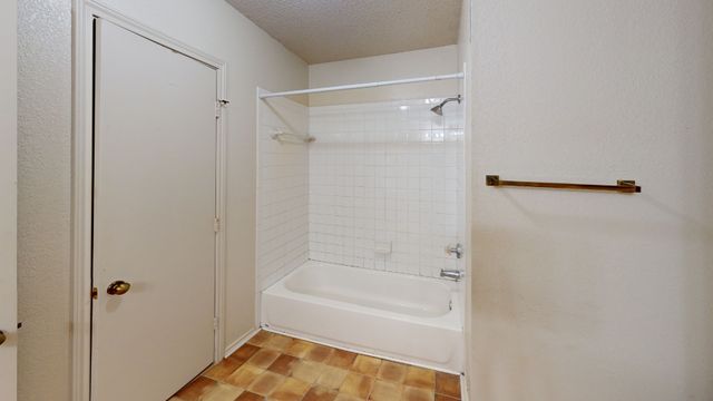 853 W Wintergreen Road, Lancaster, TX 75134