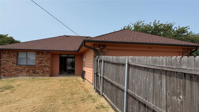 853 W Wintergreen Road, Lancaster, TX 75134