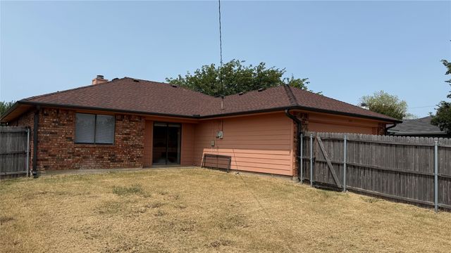 853 W Wintergreen Road, Lancaster, TX 75134