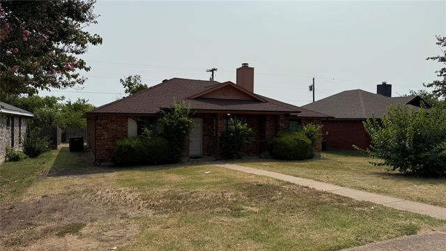 853 W Wintergreen Road, Lancaster, TX 75134